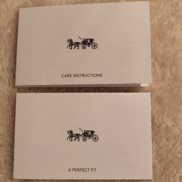 Coach cornerzip perforated wristlet ivory LAST ONE - Picture 5 of 6